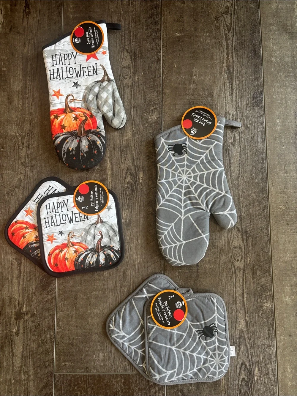 6pc Oven Mitt and Pot Holder Set - Happy Halloween Pumpkin & Silver web